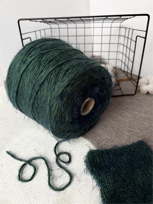 Giulia (Art of Yarn), 55% меринос, 45% ПА, 100 г/180 м, зеленый океан 3624